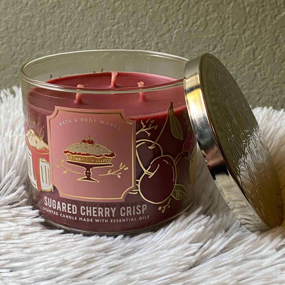 Bath and body works candle - Sugared cherry crisp